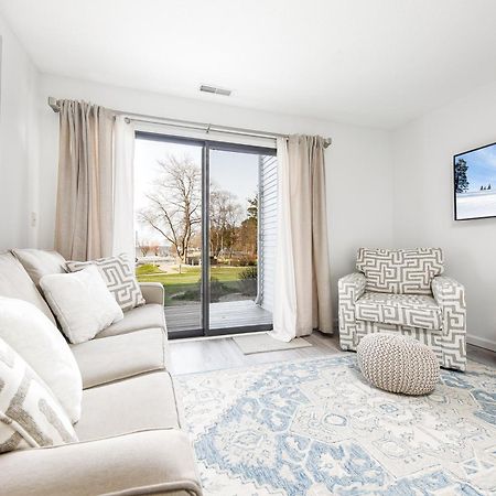 Gorgeous 2 Bedroom Lake View Condo Traverse Stadt Exterior foto
