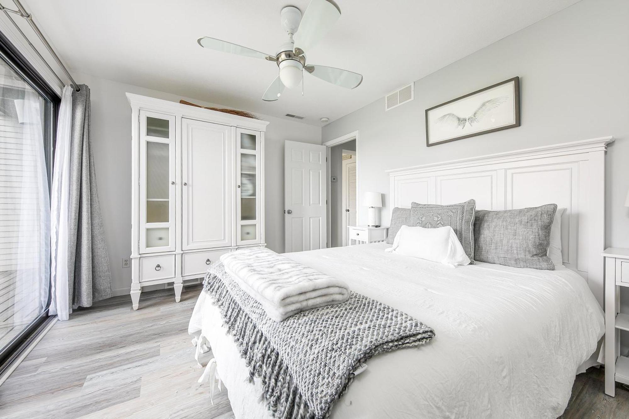 Gorgeous 2 Bedroom Lake View Condo Traverse Stadt Exterior foto