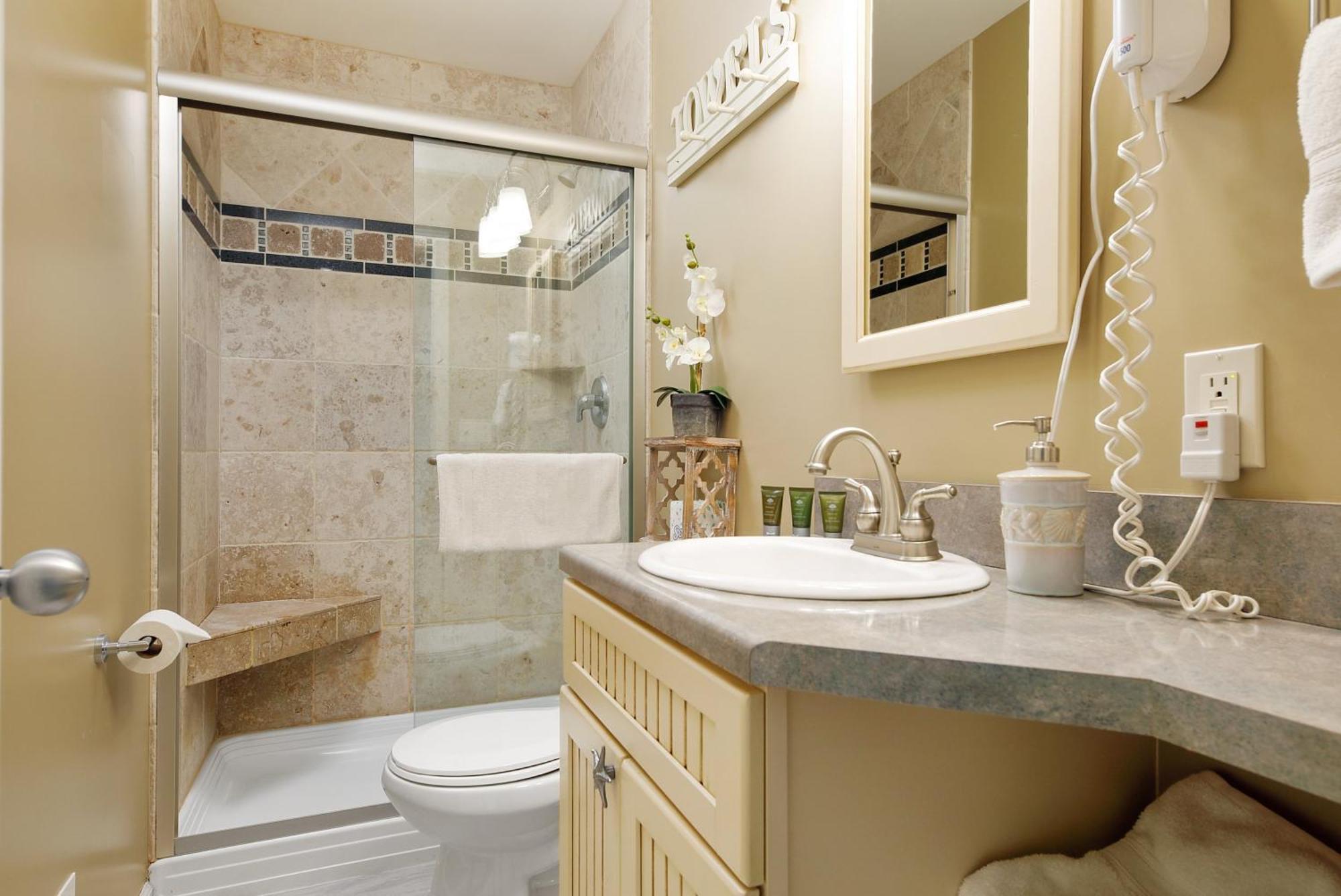 Gorgeous 2 Bedroom Lake View Condo Traverse Stadt Exterior foto