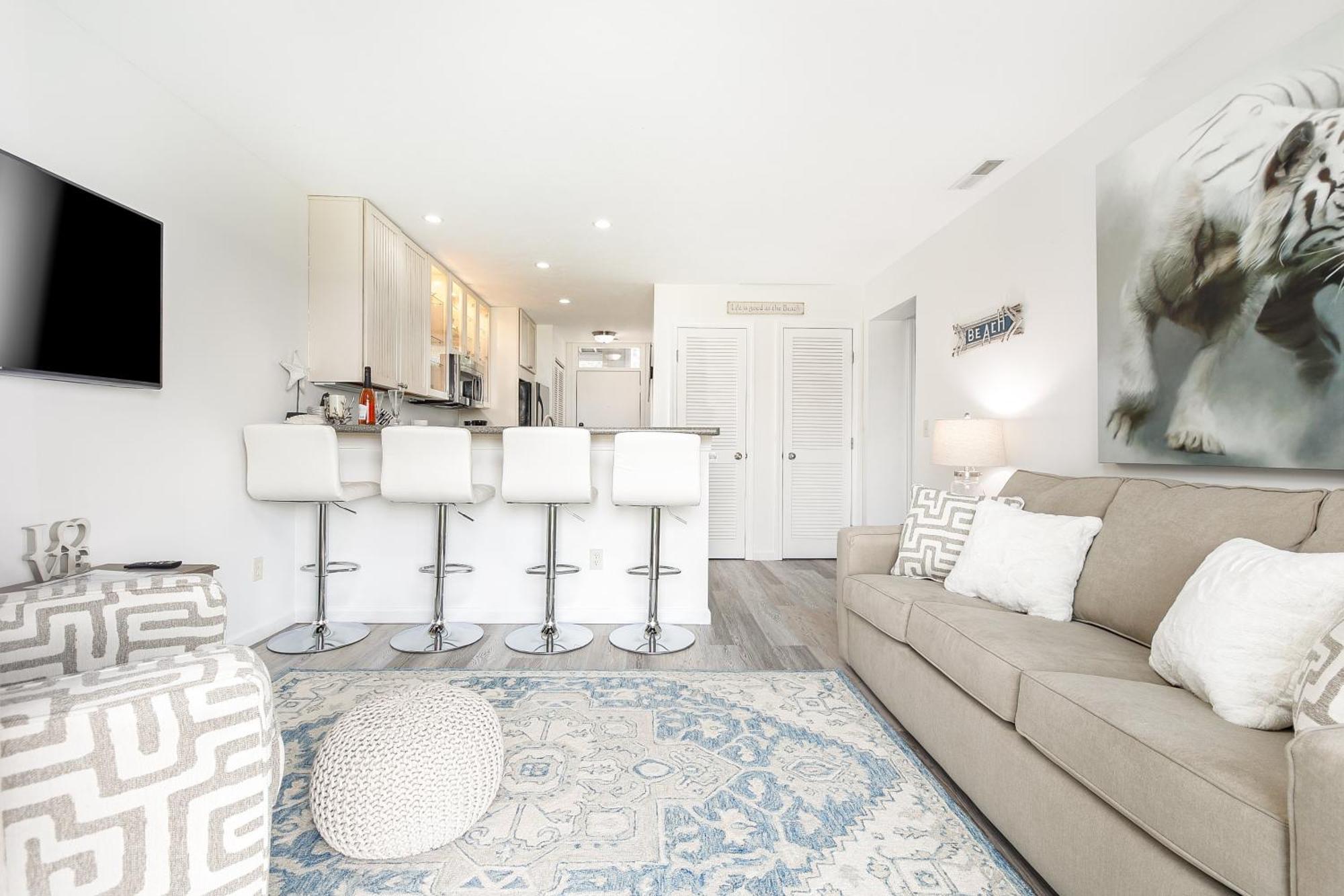 Gorgeous 2 Bedroom Lake View Condo Traverse Stadt Exterior foto